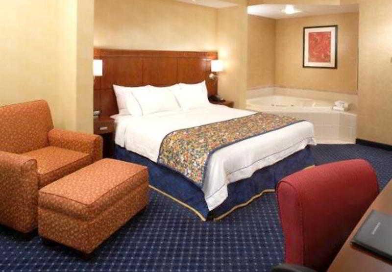 מלון Courtyard By Marriott Cleveland ווילובי מראה חיצוני תמונה