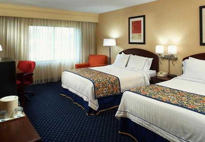 מלון Courtyard By Marriott Cleveland ווילובי מראה חיצוני תמונה