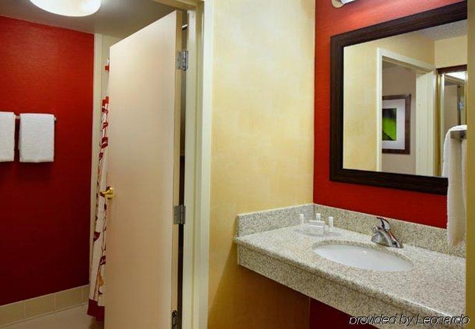 מלון Courtyard By Marriott Cleveland ווילובי חדר תמונה