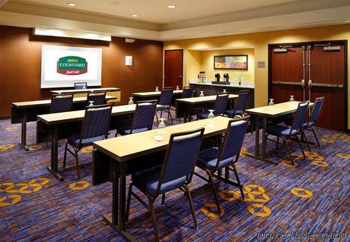 מלון Courtyard By Marriott Cleveland ווילובי עסק תמונה