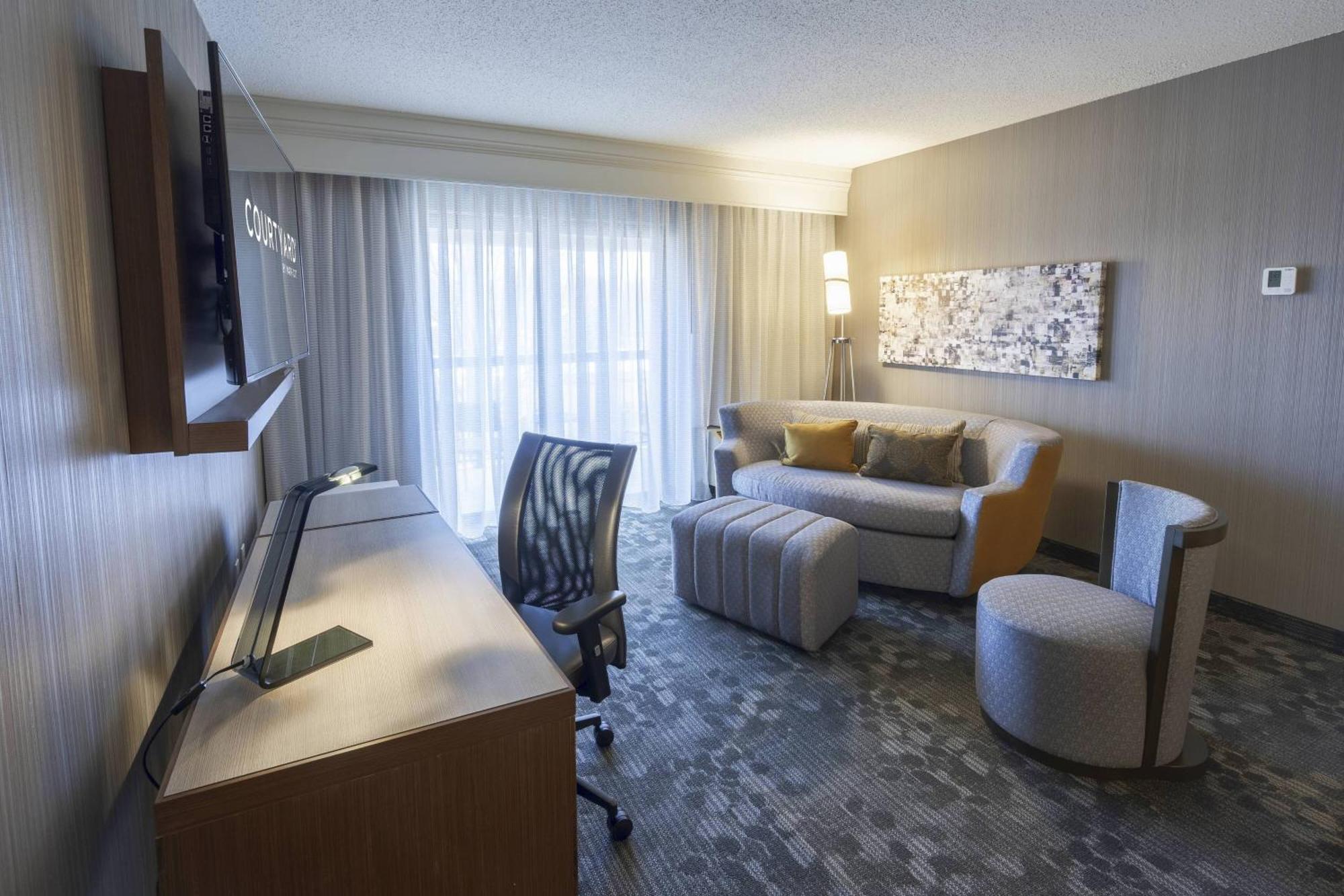 מלון Courtyard By Marriott Cleveland ווילובי מראה חיצוני תמונה