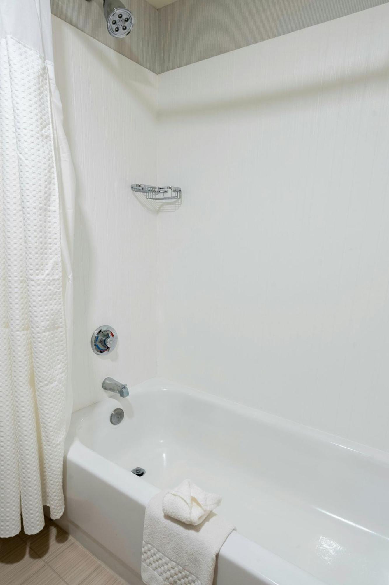 מלון Courtyard By Marriott Cleveland ווילובי מראה חיצוני תמונה
