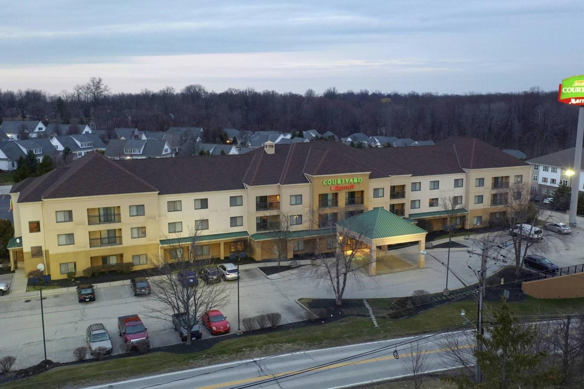 מלון Courtyard By Marriott Cleveland ווילובי מראה חיצוני תמונה