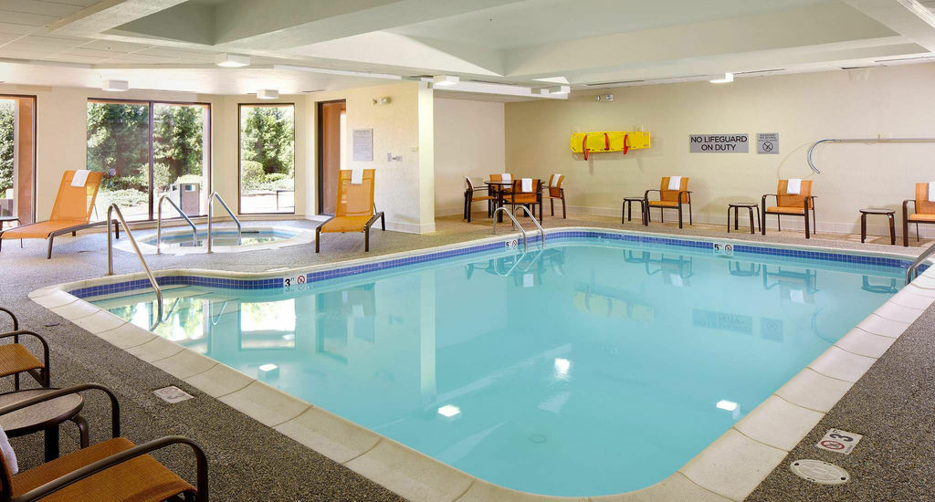מלון Courtyard By Marriott Cleveland ווילובי מתקנים תמונה